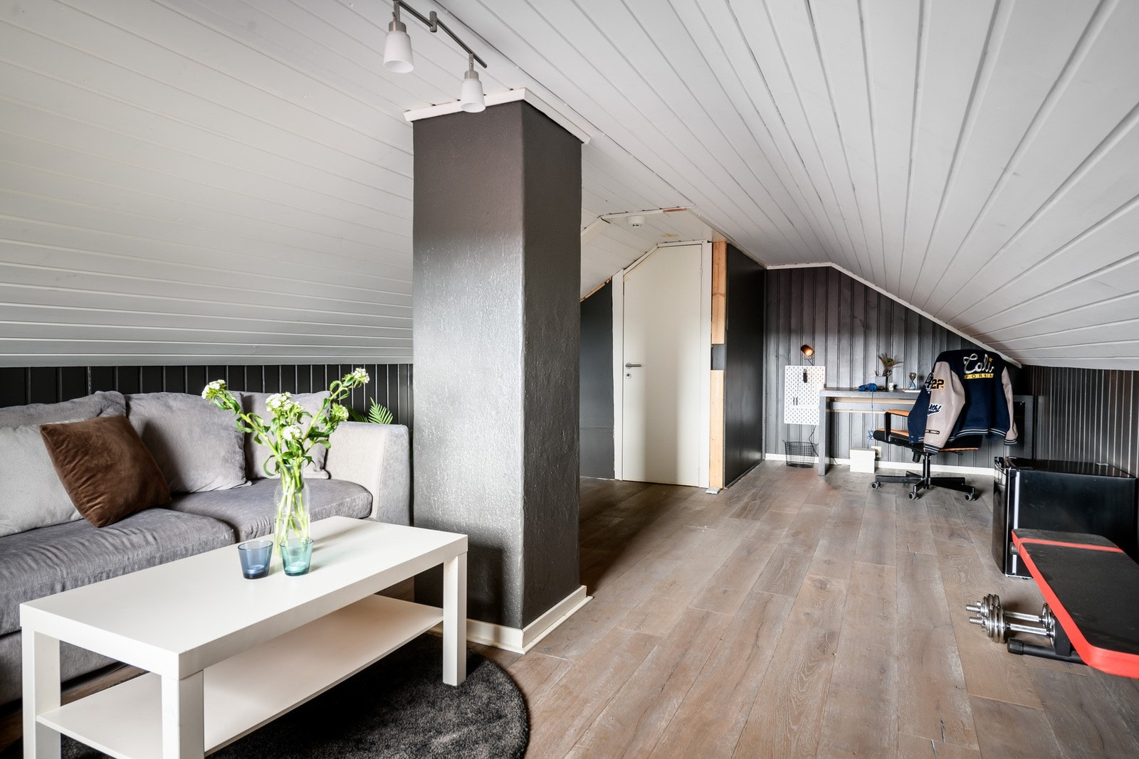 God plass for tv-stue, lekerom m.m. Galleribilde