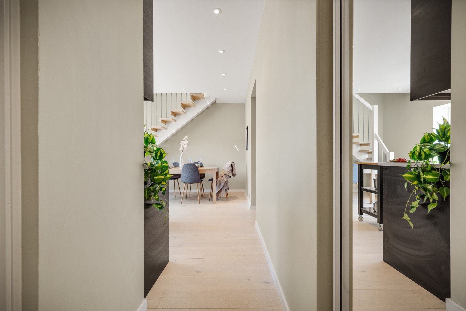 Praktisk garderobe til yttertøy. Galleribilde