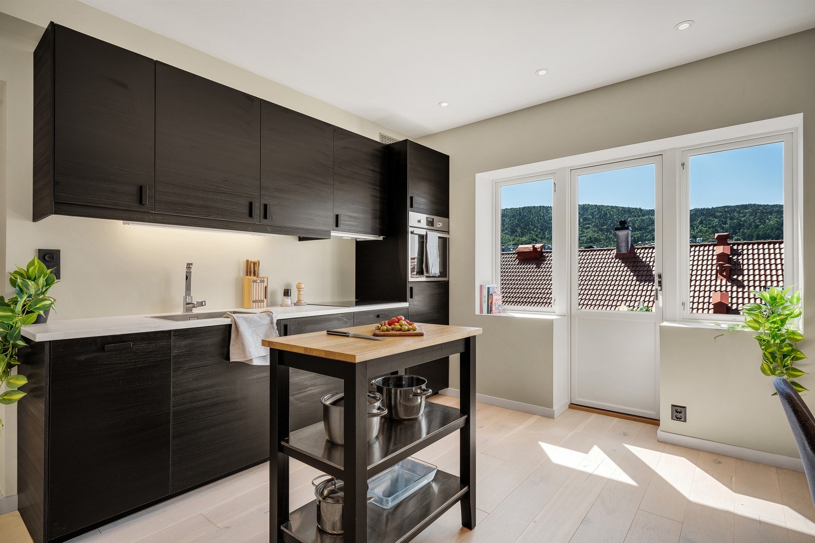 Nydelig leilighet med innbydende kjøkken. Galleribilde