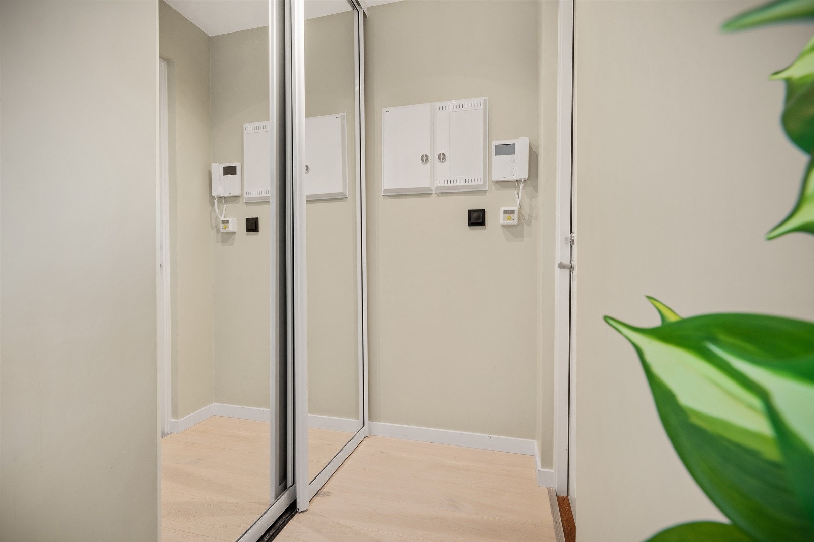 Lys og praktisk entré. Galleribilde