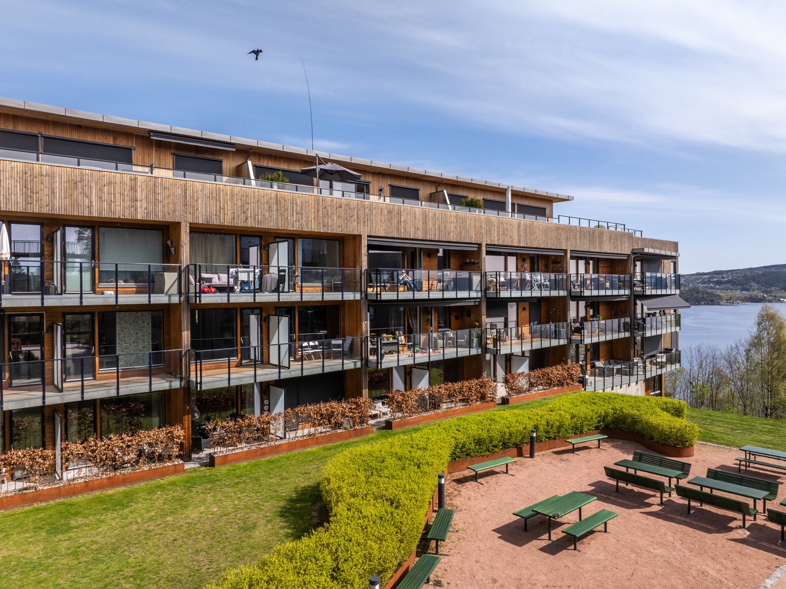 Her bor man sjønært med flotte turmuligheter rett utenfor døren. Galleribilde