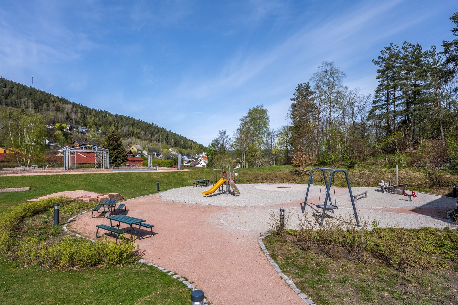 For de minste er det lekeplass. Galleribilde