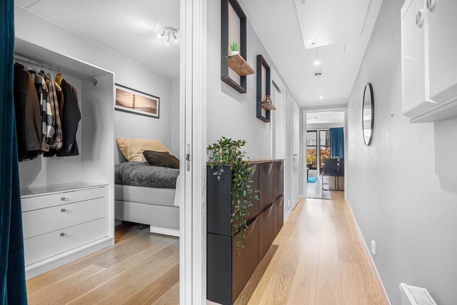 Det er også plass til å henge av seg ytterklærne her. Galleribilde