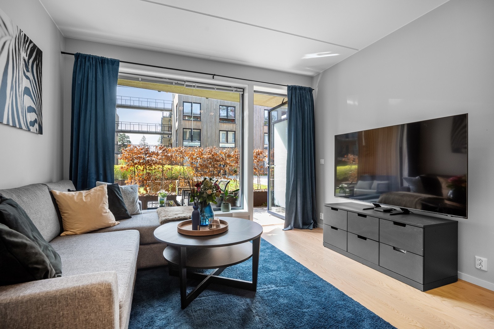 Her er det god plass til sofagruppe med tilhørende TV-møbel. Galleribilde