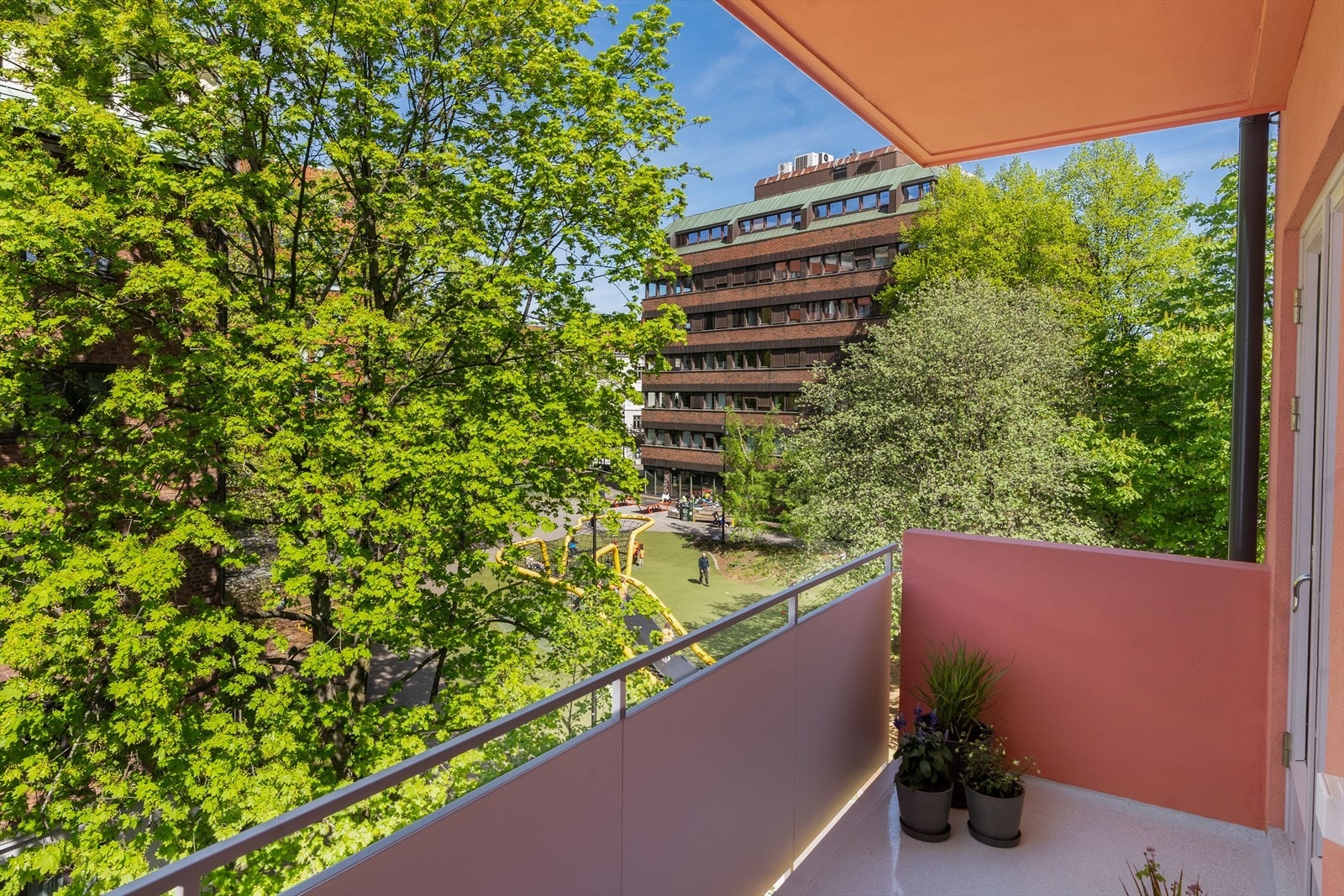 En strøken 3-roms leilighet med solrik balkong. Galleribilde