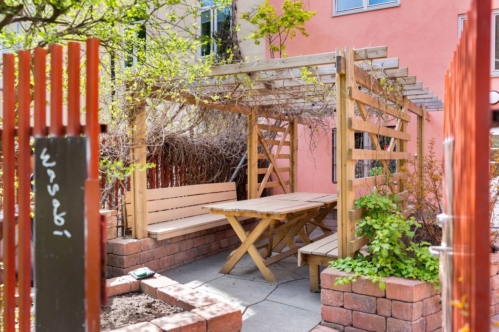 Attraktiv beliggenhet på Tøyen med alle servicetilbud du måtte trenge i hverdagen like utenfor døren. Galleribilde