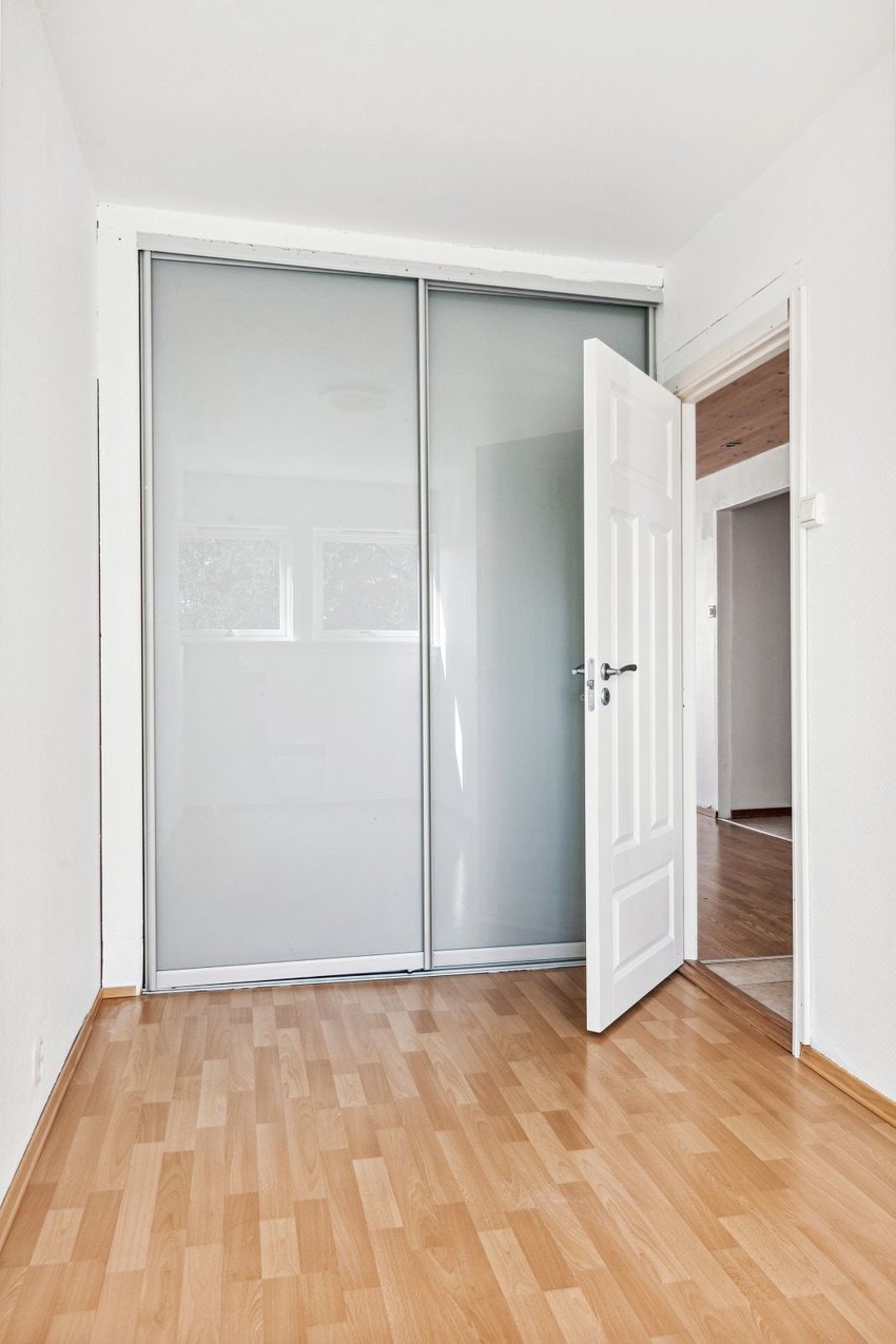 God lagringsplass i garderobeskap Galleribilde