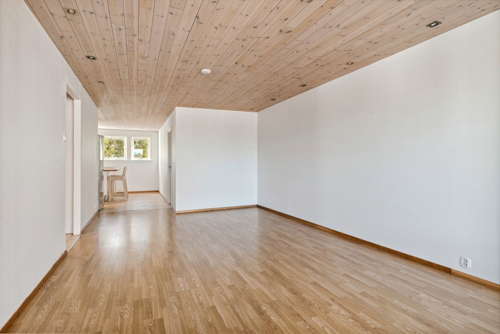 Det er svært gode møbleringsmuligheter i stue. Galleribilde