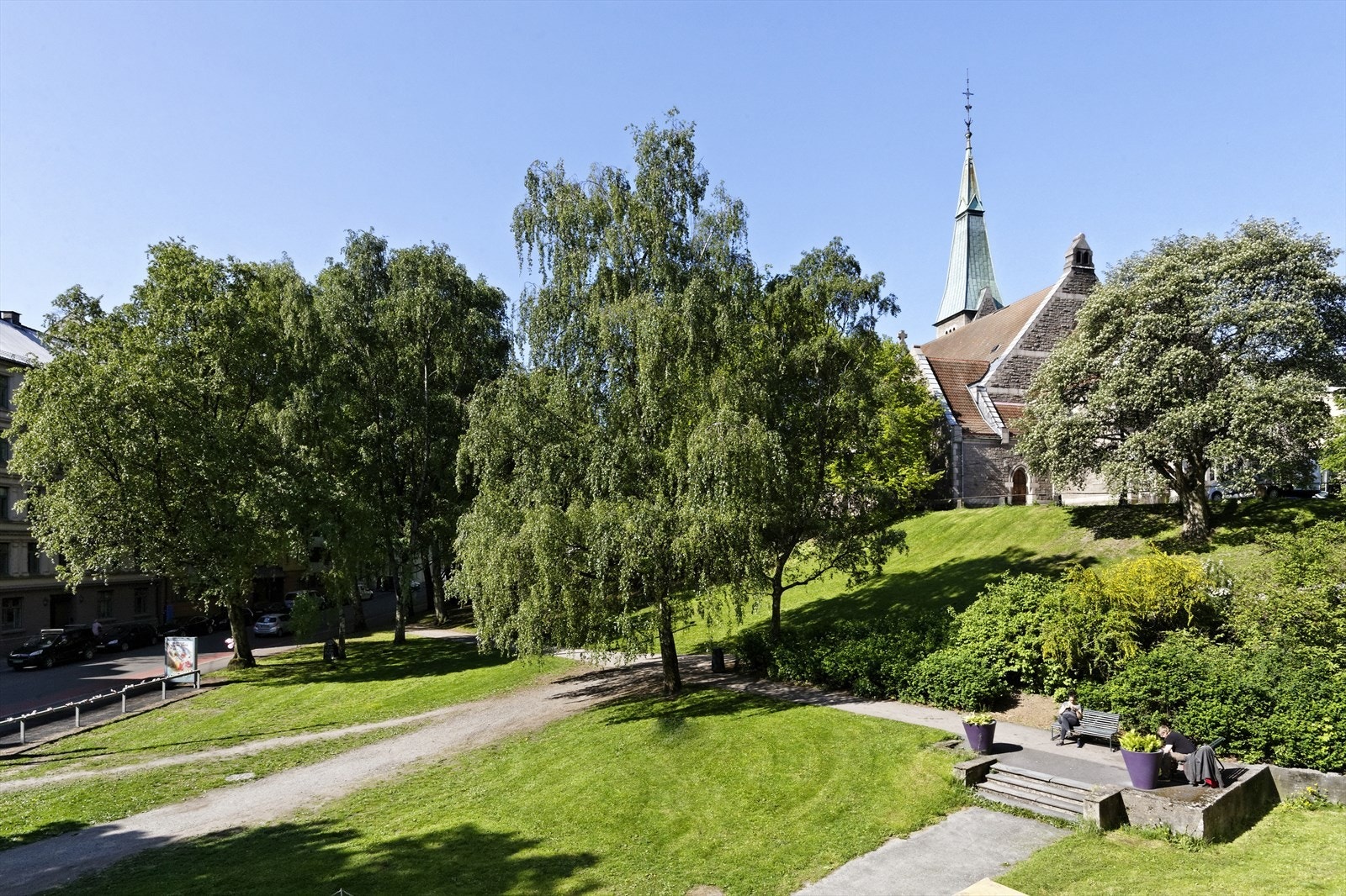 Kun få minutters gange fra leiligheten finner du rekreasjonsområder som Stensparken, Idioten og St.Hanshaugen. Galleribilde