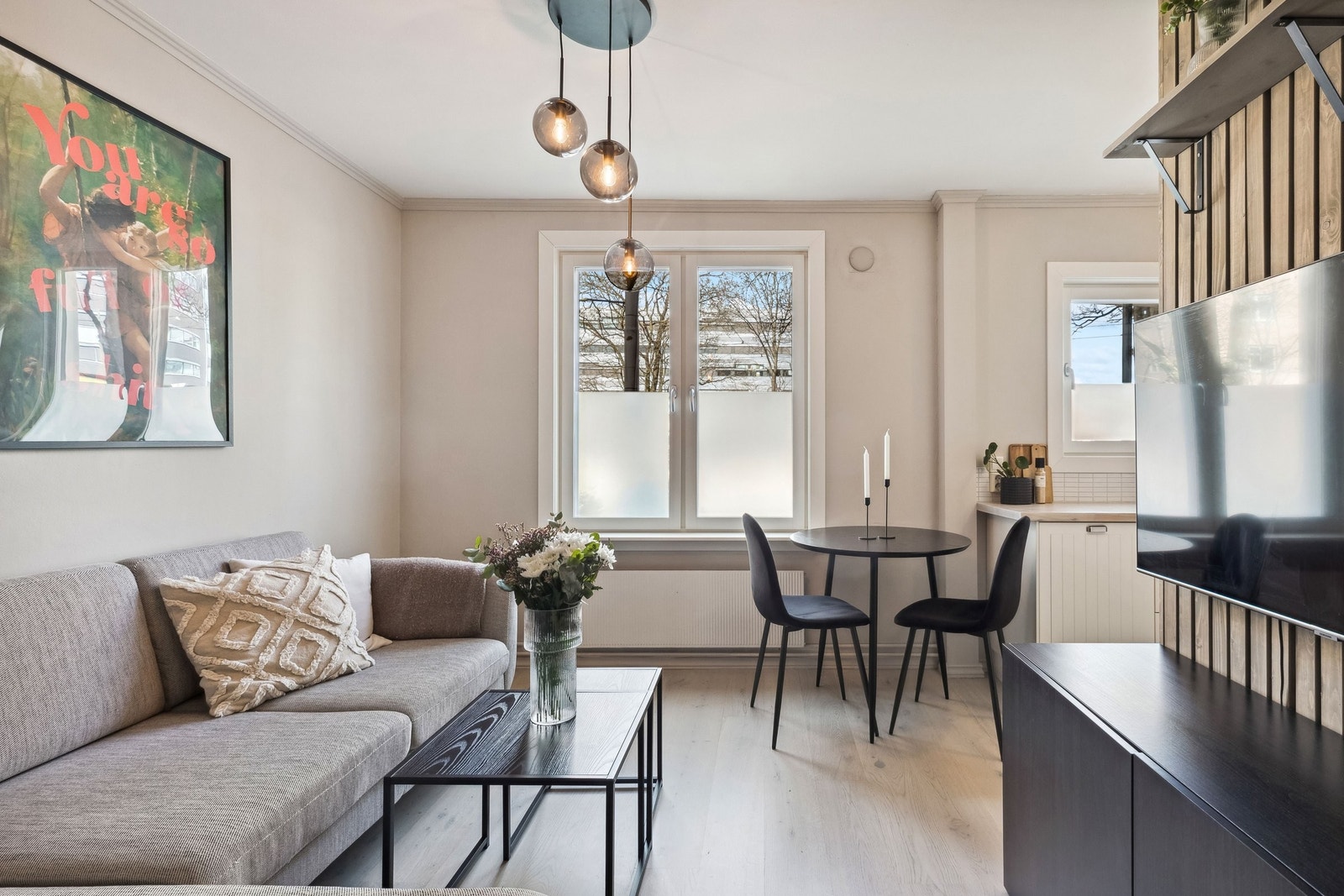 Velkommen til Grefsenveien 51! En svært arealeffektiv og lys 1-roms med høy standard. Galleribilde