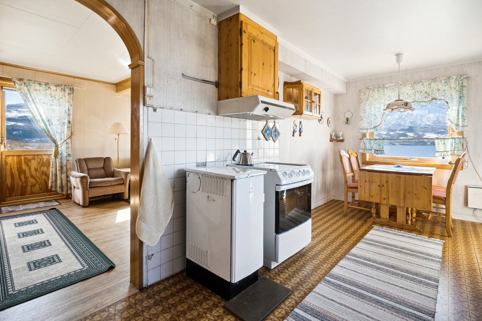 Tilhenger/vedovn på kjøkkenet Galleribilde