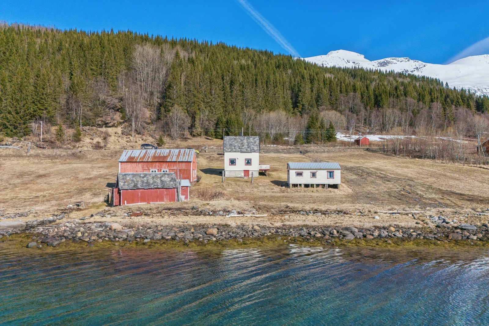 Dette er en innholdsrik landbrukseiendom på 217 mål beliggende i idylliske omgivelser. Galleribilde