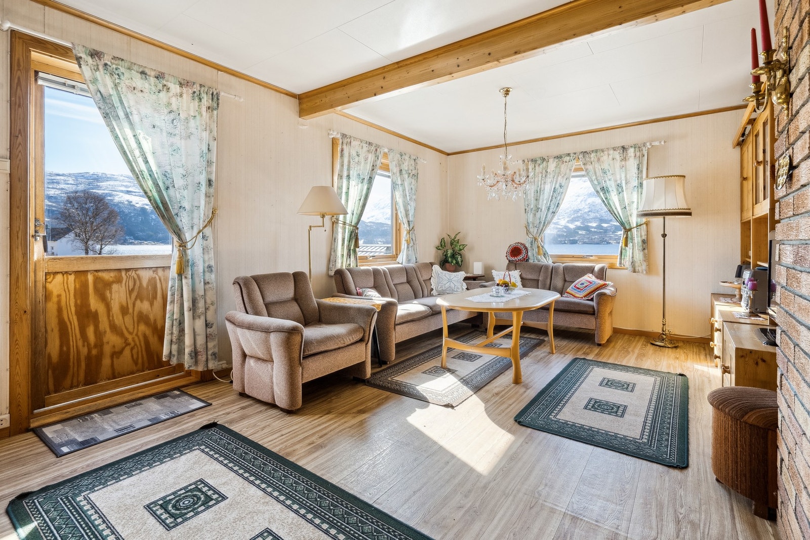 Stue med utgang til veranda Galleribilde