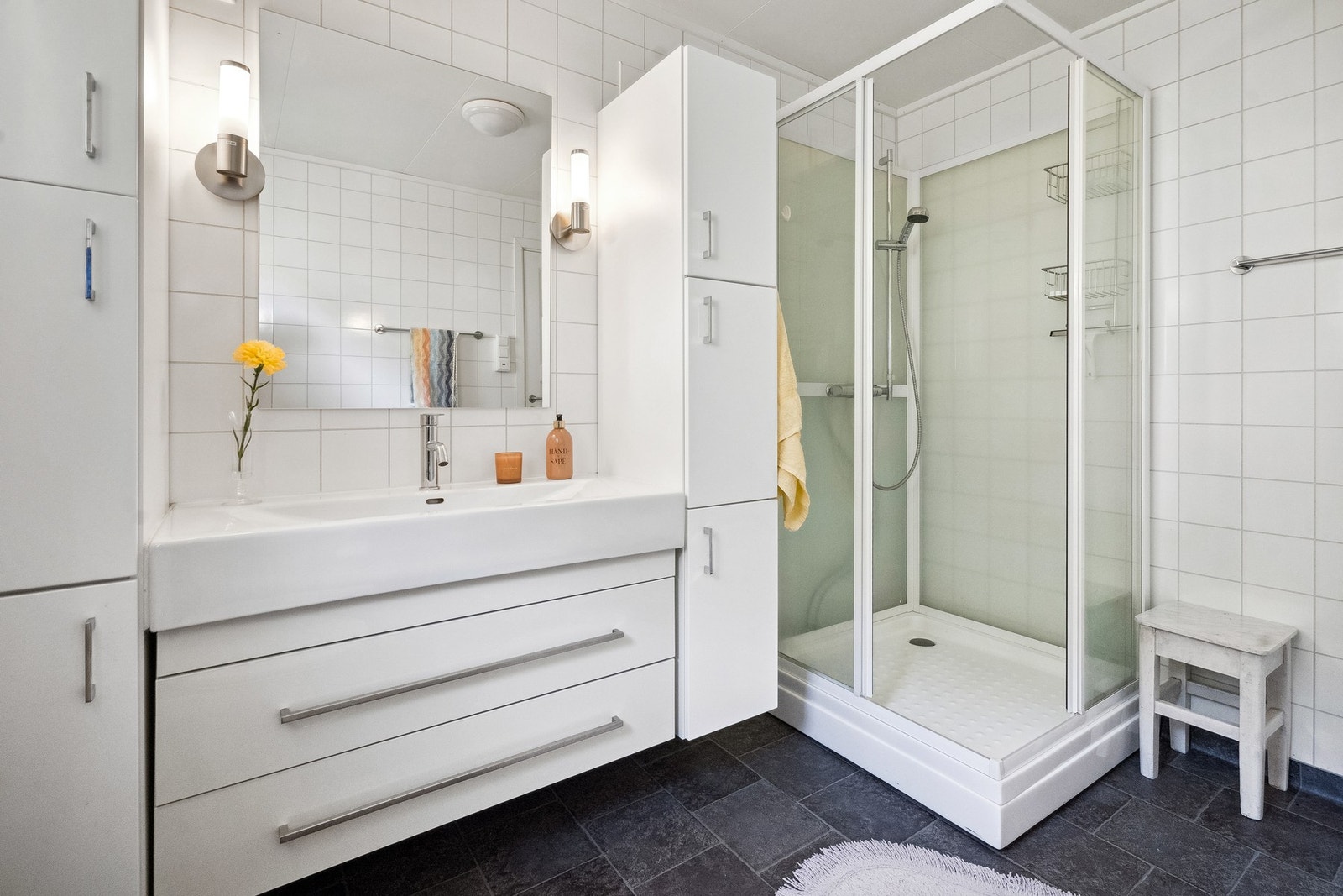 Meget praktisk med dusjkabinett Galleribilde