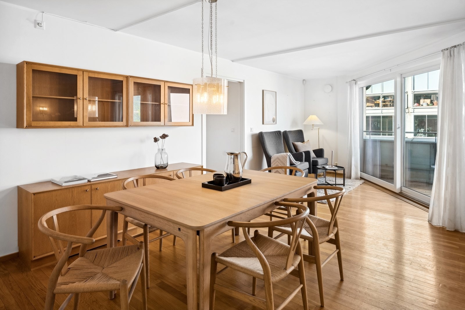 Rikelig plass til stor spisestue Galleribilde