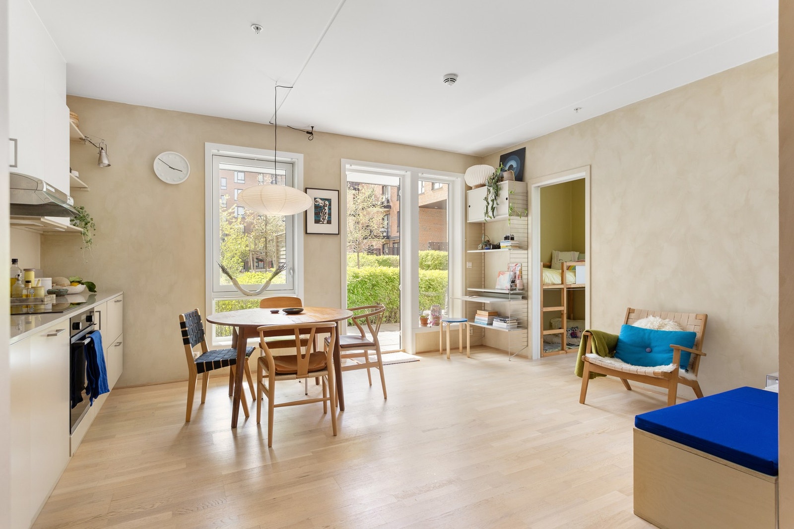 Et sjarmerende og behagelig uttrykk med lyse overflater og en gjennomført stil Galleribilde