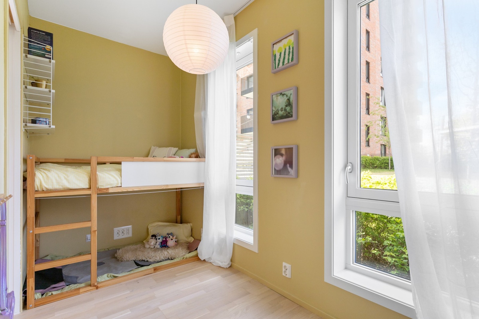 Soverom to gjør en utmerket jobb som barnerom i dag Galleribilde