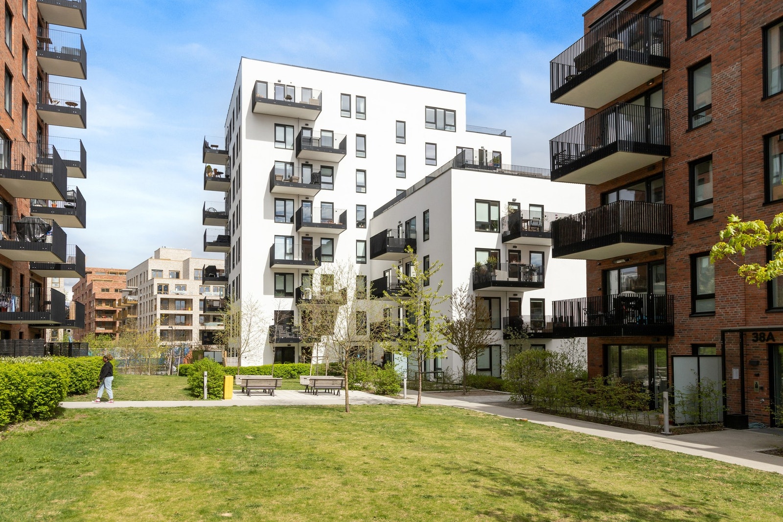 Like utenfor leiligheten er det store, bilfrie grøntområder Galleribilde
