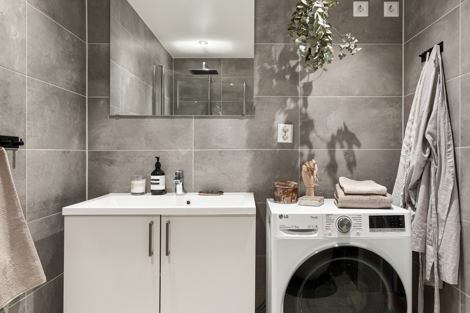 Det er opplegg og plass til både vaskemaskin og tørketrommel Galleribilde