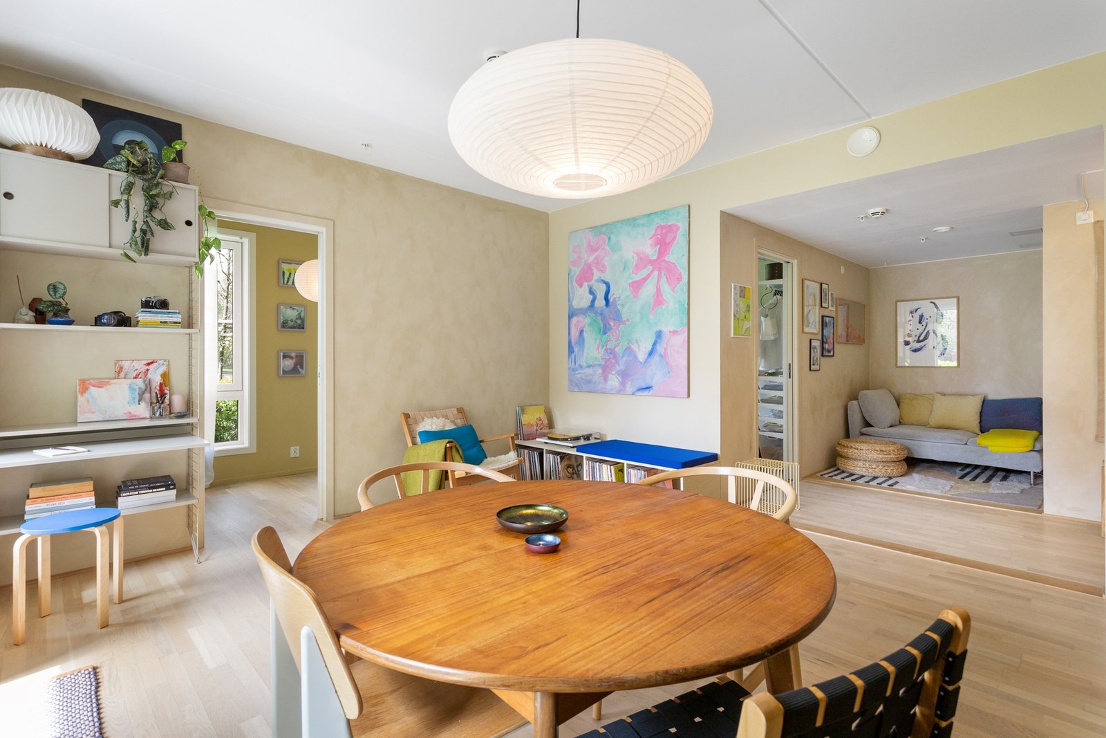 Man kan også enkelt dekke på til stemningsfulle selskap rundt spisebordet Galleribilde