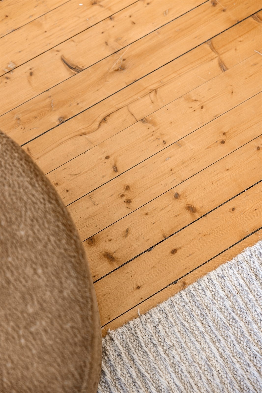 Gode kvaliteter som originalt tregulv og stilige tredører. Galleribilde