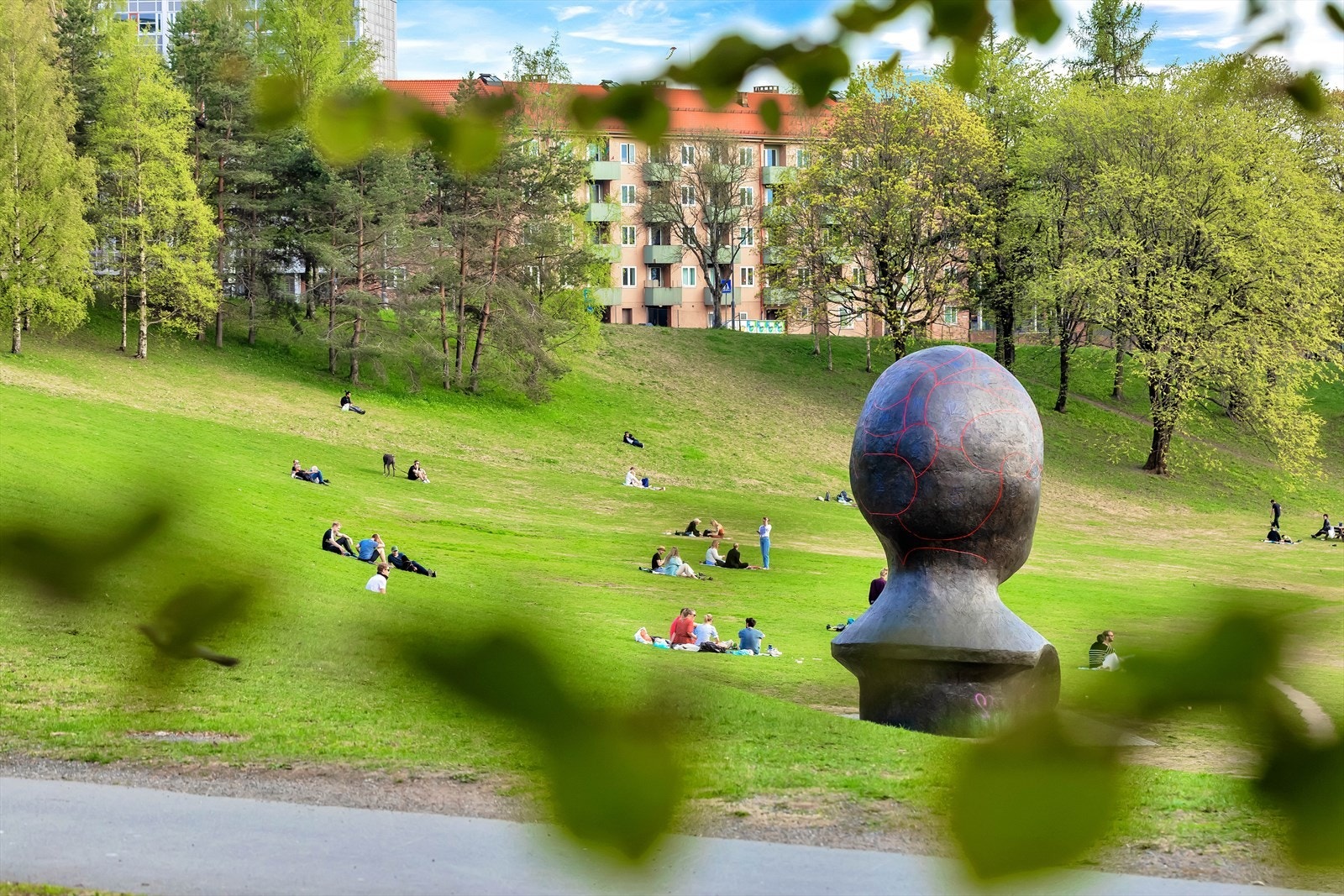 Torshovdalen ligger ca. 5 min gange fra boligen. Perfekt på varme sommerdager. Galleribilde