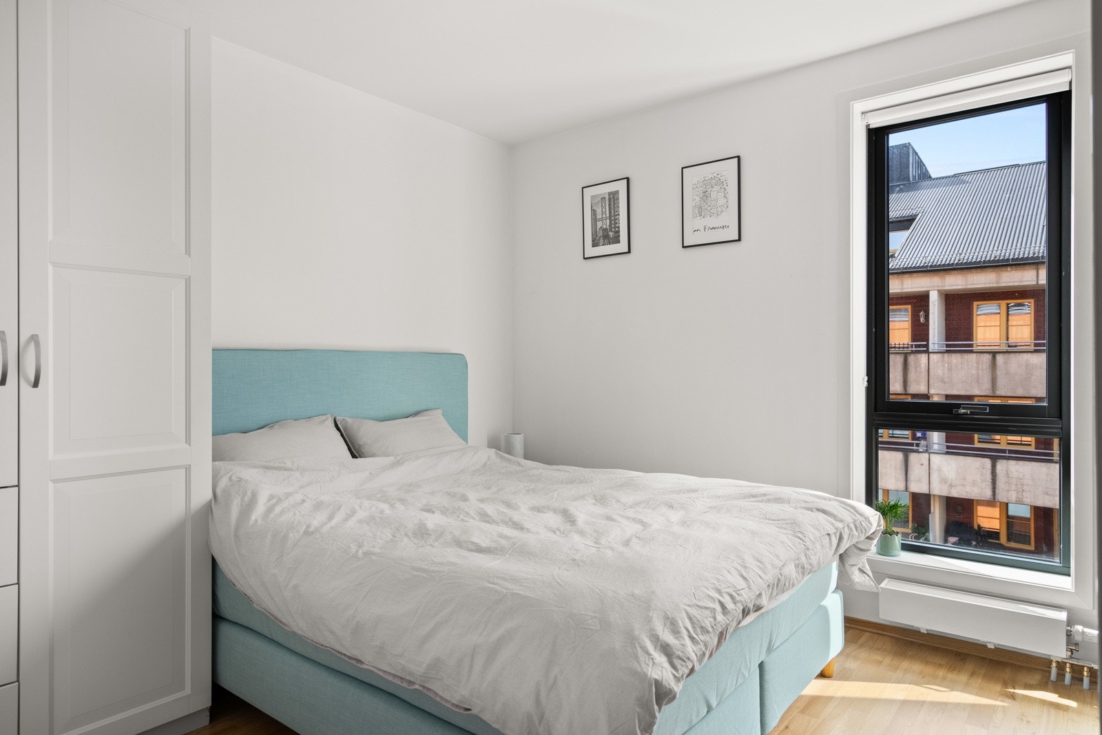 Hovedsoverommet er av god størrelse med plass til dobbeltseng. Galleribilde