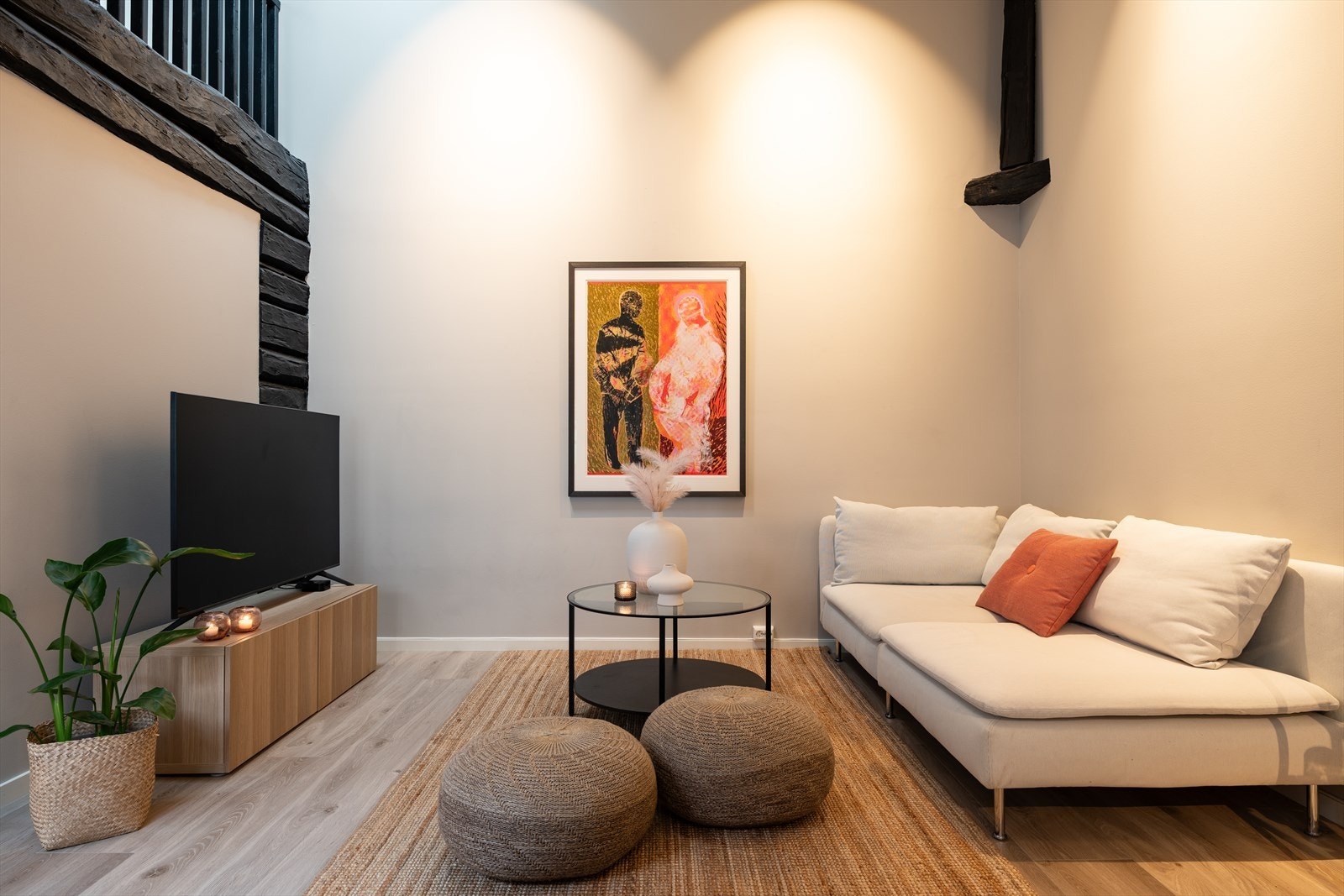 Hele leiligheten ble vesentlig renovert i 2021/22 og innehar en gjennomgående god standard. Galleribilde