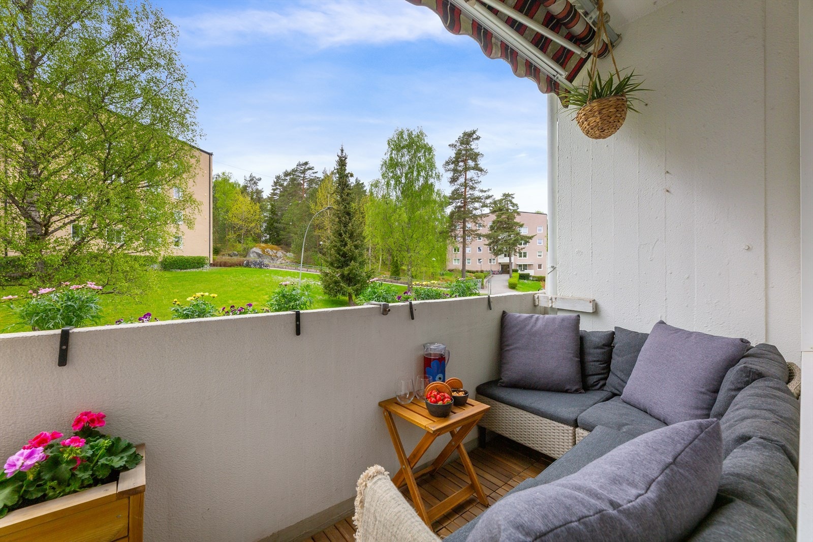 Fra stuen har du utgang til vestvendt balkong med gode solforhold. Galleribilde