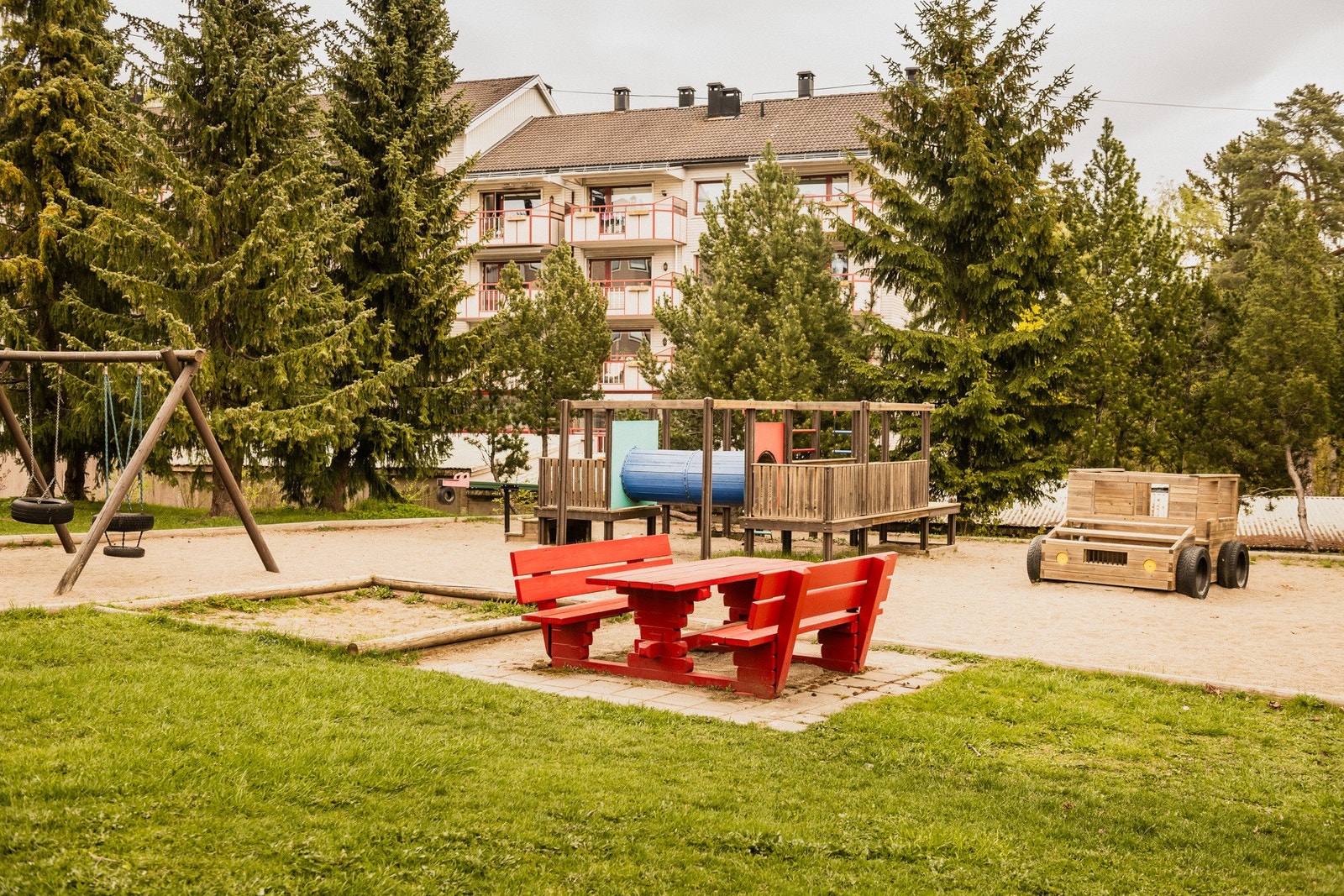 Hyggelig fellesområde med lekeplass. Galleribilde