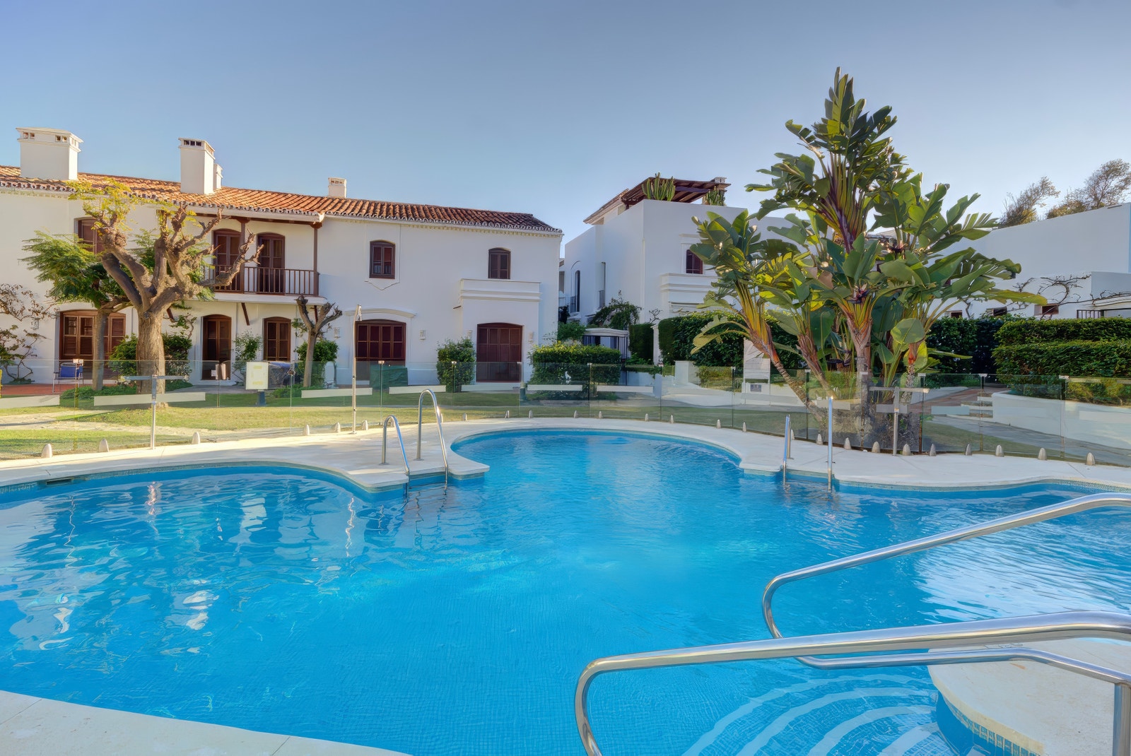 SWIMMING POOL Galleribilde