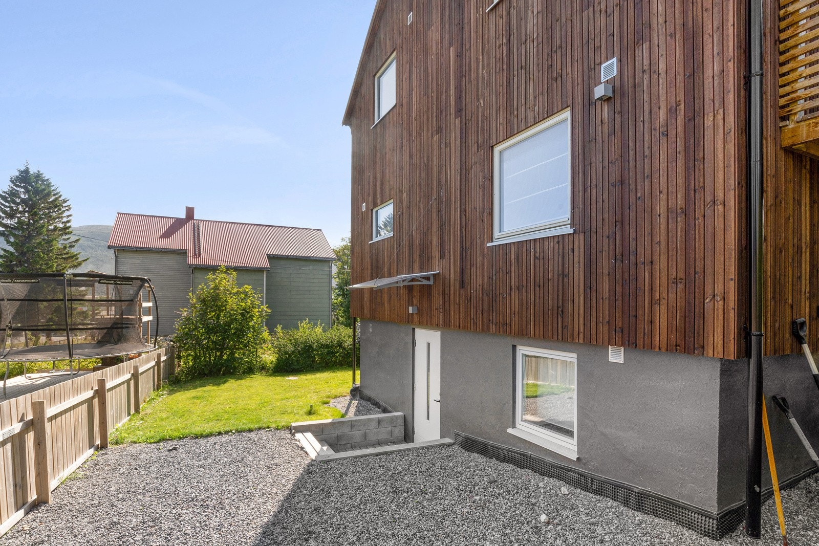 Sameiet har stor felles hage. Galleribilde