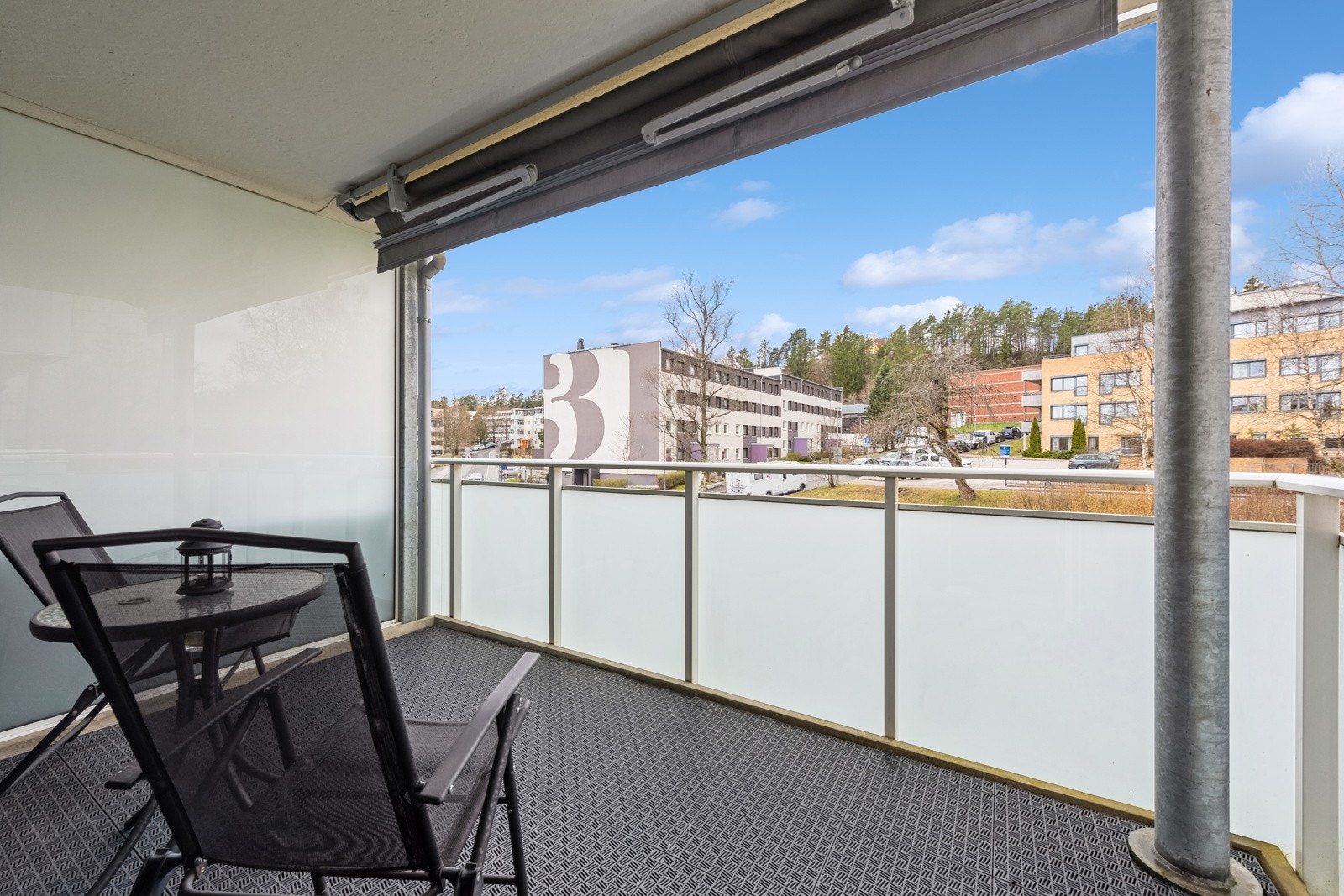 Fra stuen er det adkomst til en herlig balkong på ca. 8 kvm. Galleribilde