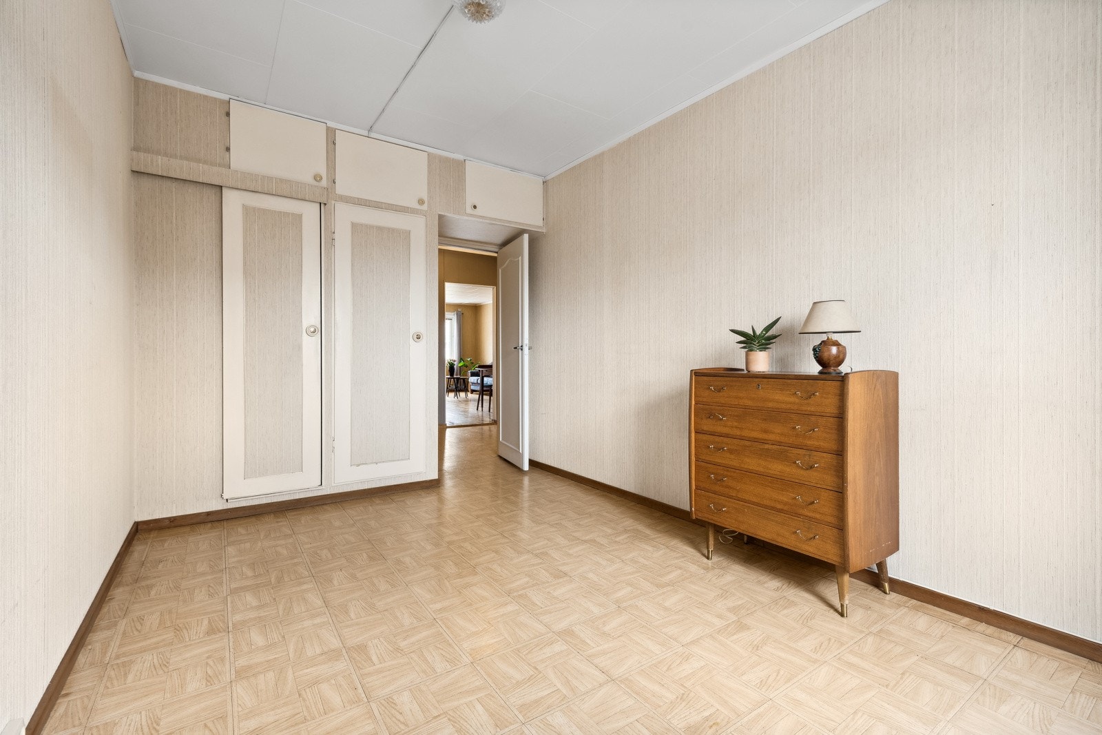 Soverom 1. Soverommet har innebygget garderobeløsning. Galleribilde