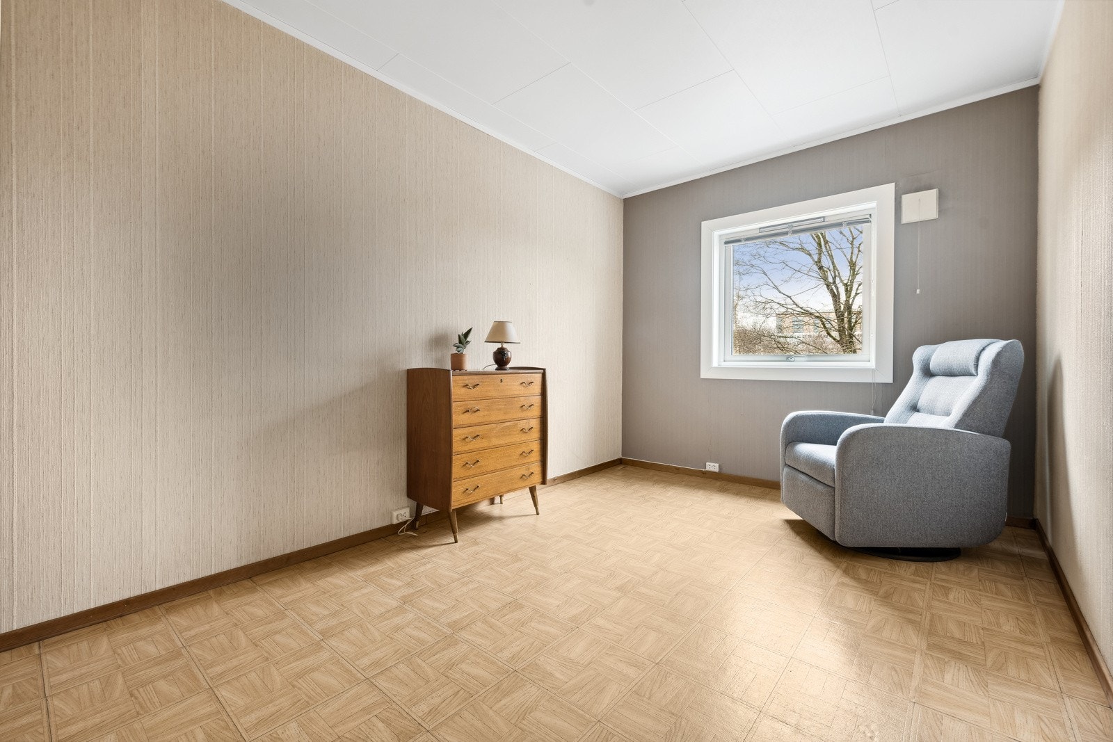 Soverom 1. Soverommet har god plass til dobbeltseng og tilhørende møblement. Galleribilde