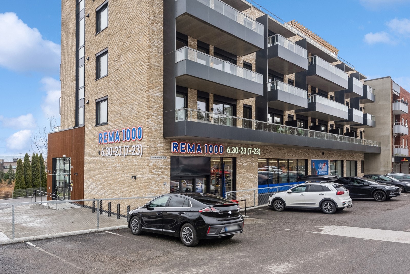 Rema 1000 kun få minutters gange fra leiligheten. Galleribilde