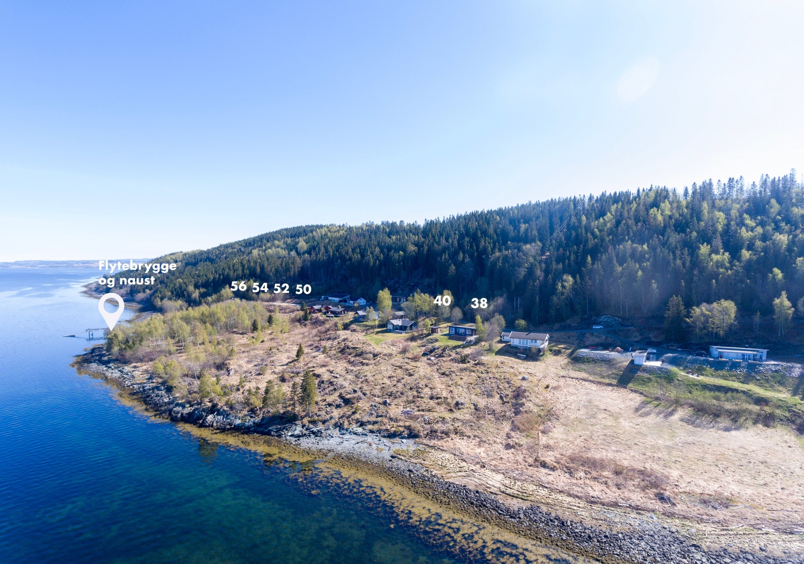Nordhalla hyttefelt består av 20 fjordnære tomter med mulighet for eget naust Galleribilde