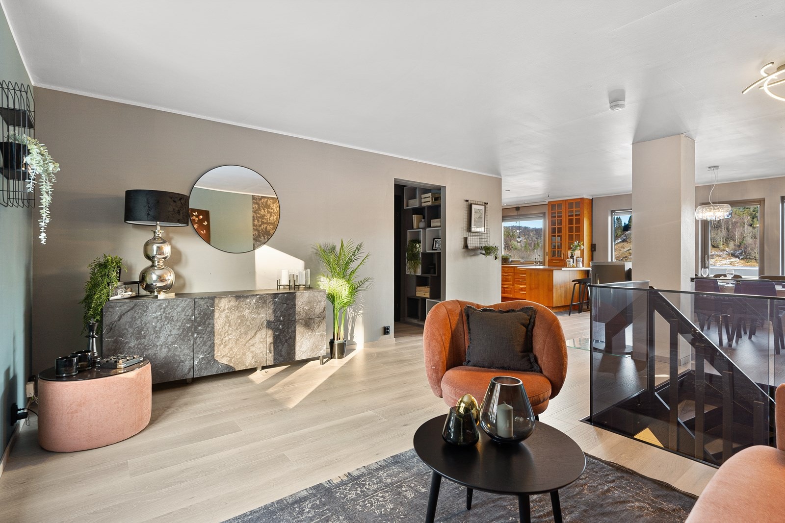 Del av stue og kjøkken Galleribilde