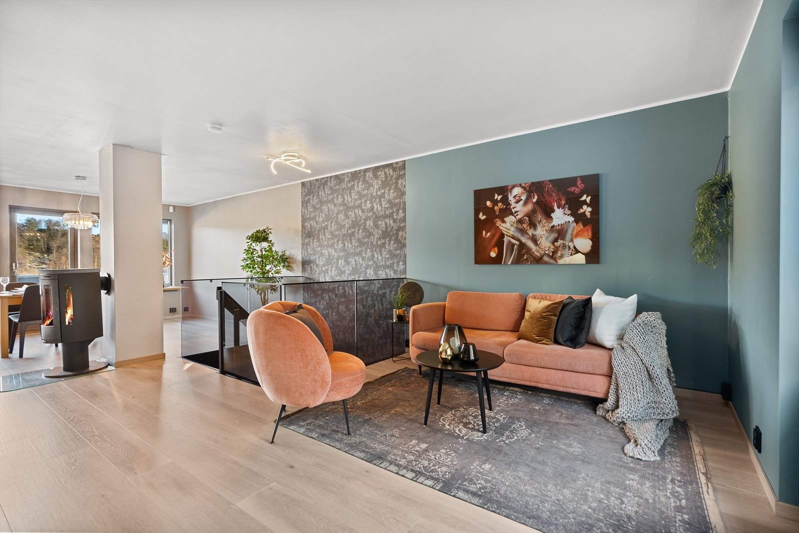 Stue og del av spiseplass Galleribilde