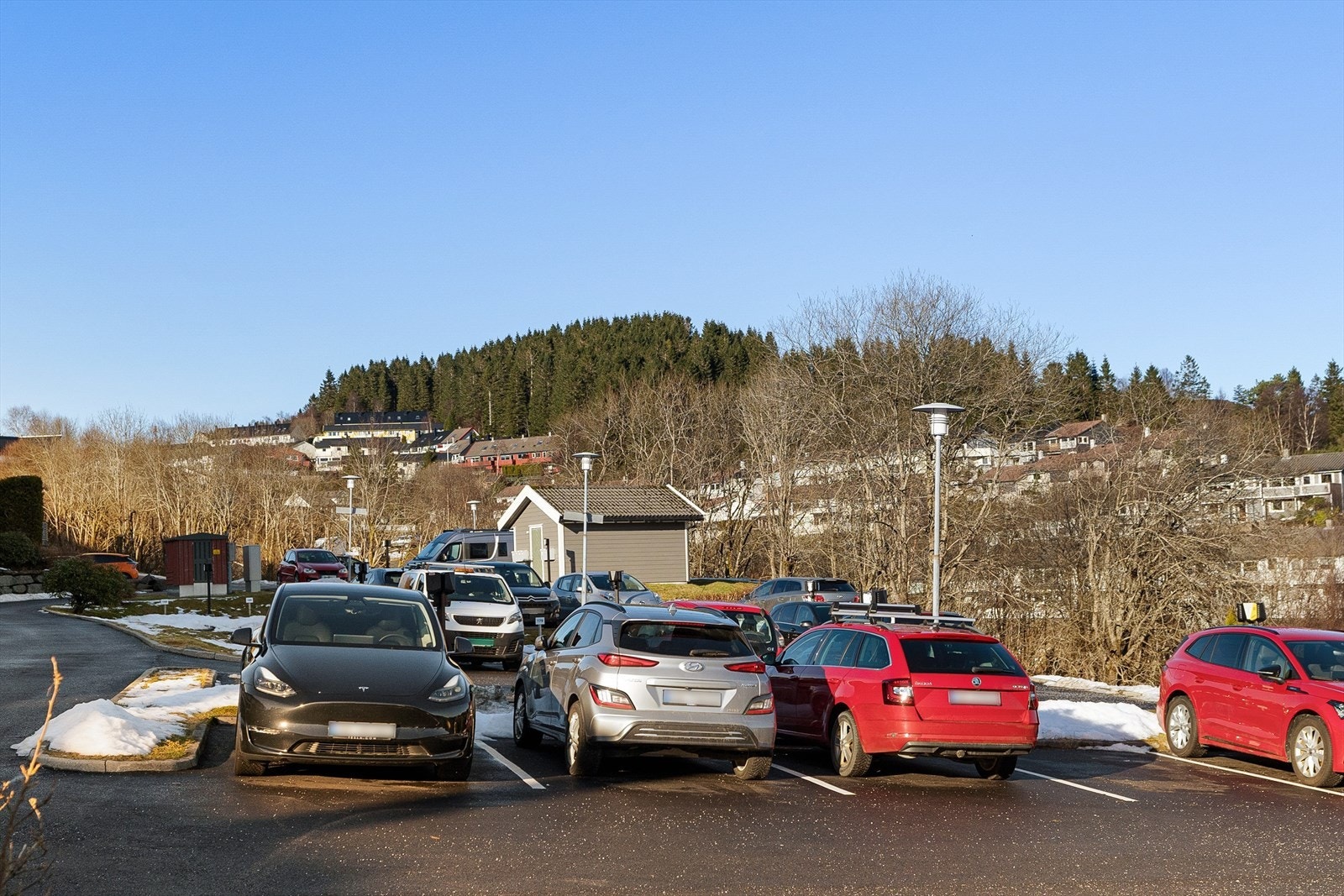 Parkeringsplass med faste plasser Galleribilde