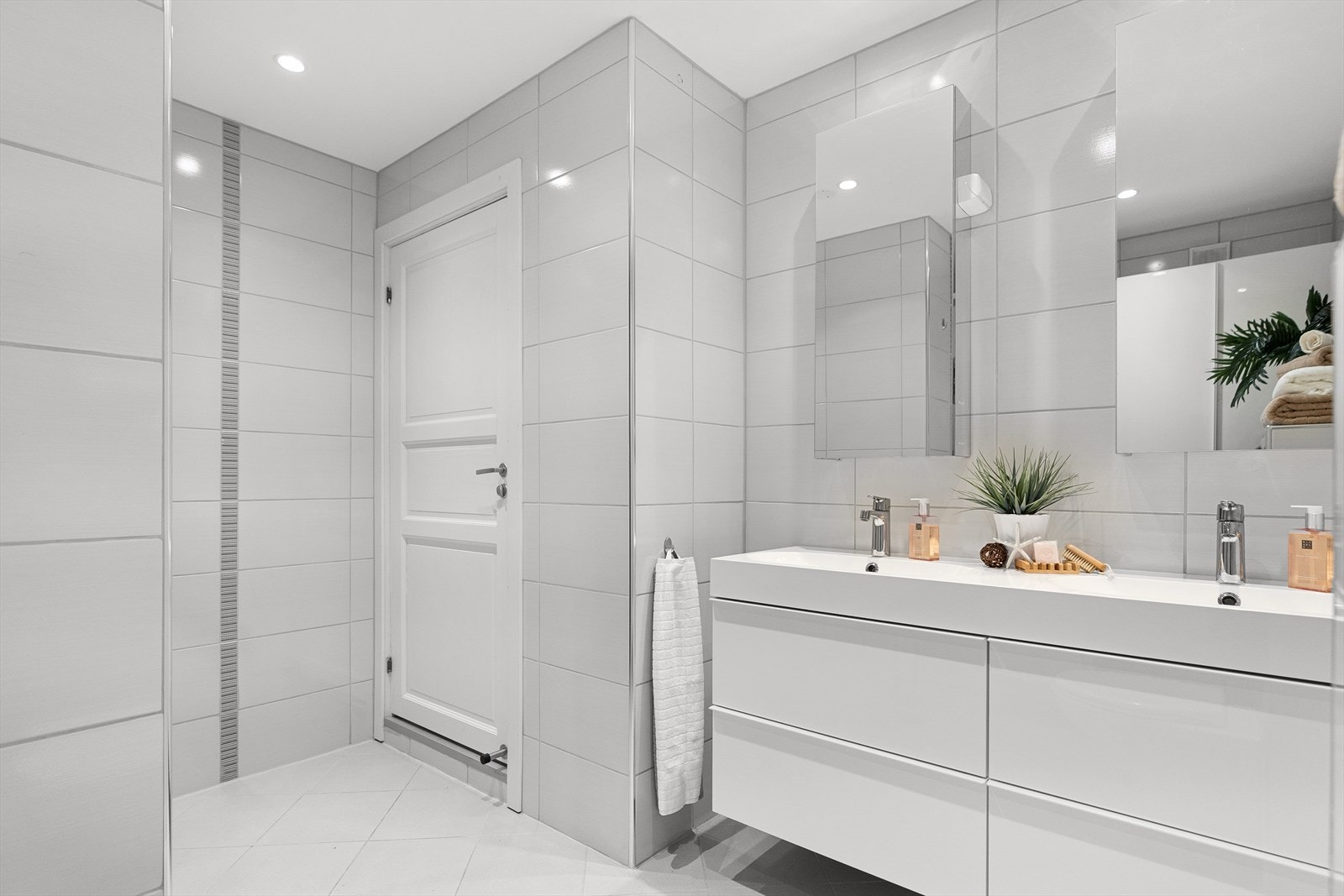 Dobbelt servant på bad Galleribilde