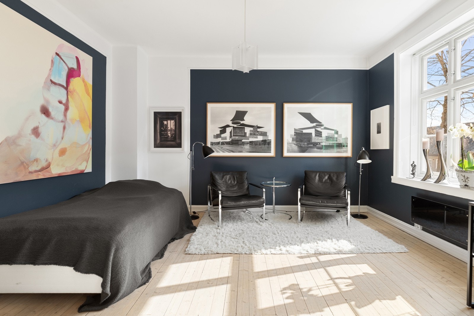 Denne stuen passer også ypperlig som et gjesteværelse, med egen inngang og tilknyting til eget wc-rom. Galleribilde