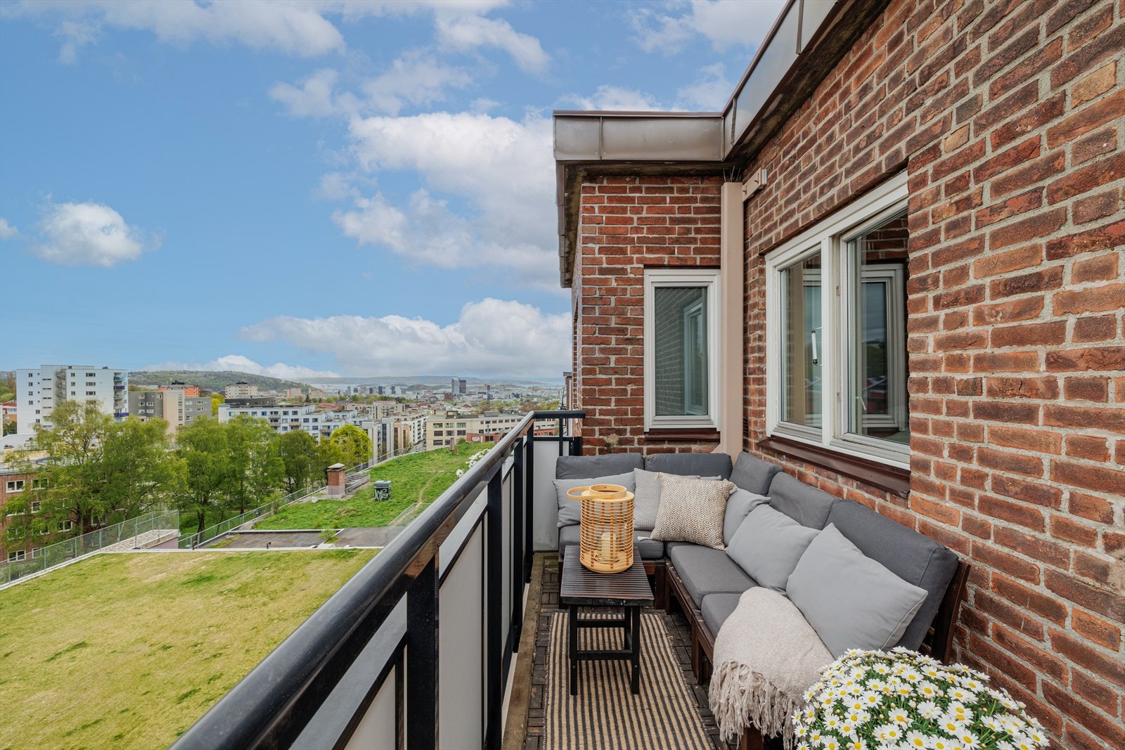 - Sydøstvendt balkong på ca. 11 kvm - Galleribilde