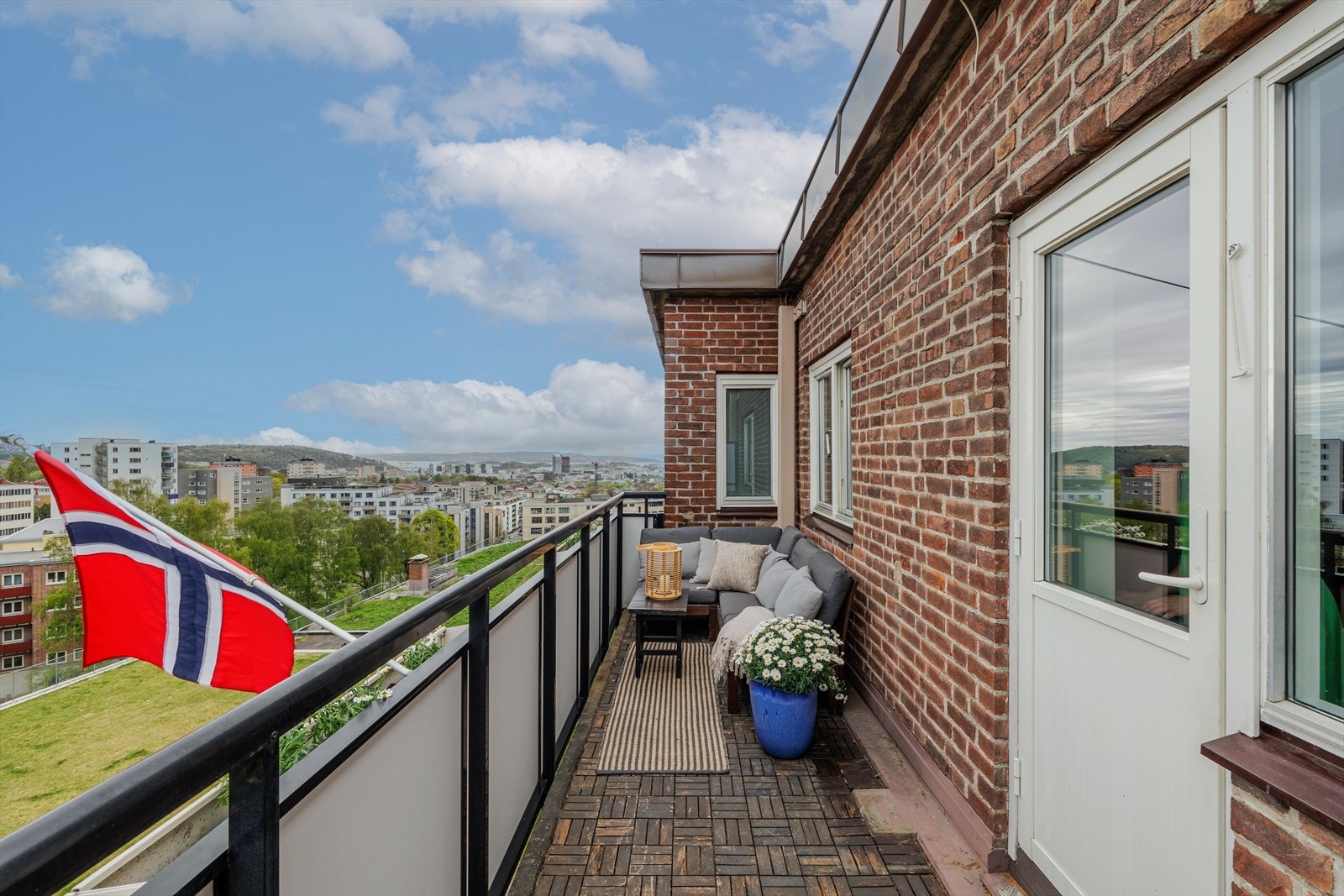 - Nordvik ved Henrik Carlyle(46856489) har gleden av å presentere Schouterrassen 13 - Galleribilde