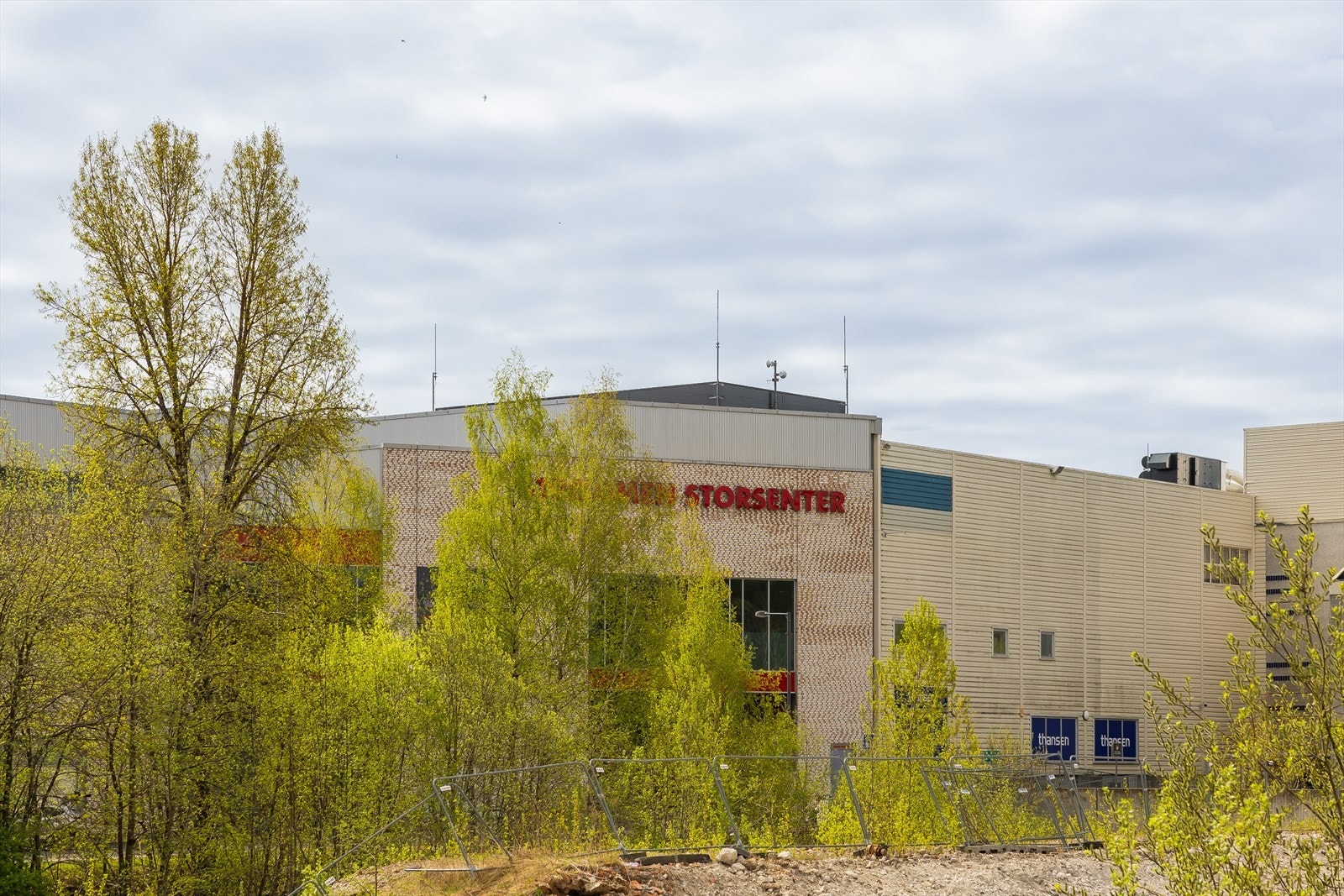 Strømmen Storsenter beliggende kun et steinkast fra boligen. Her har du en rekke tilbud i umiddelbar nærhet.. Galleribilde
