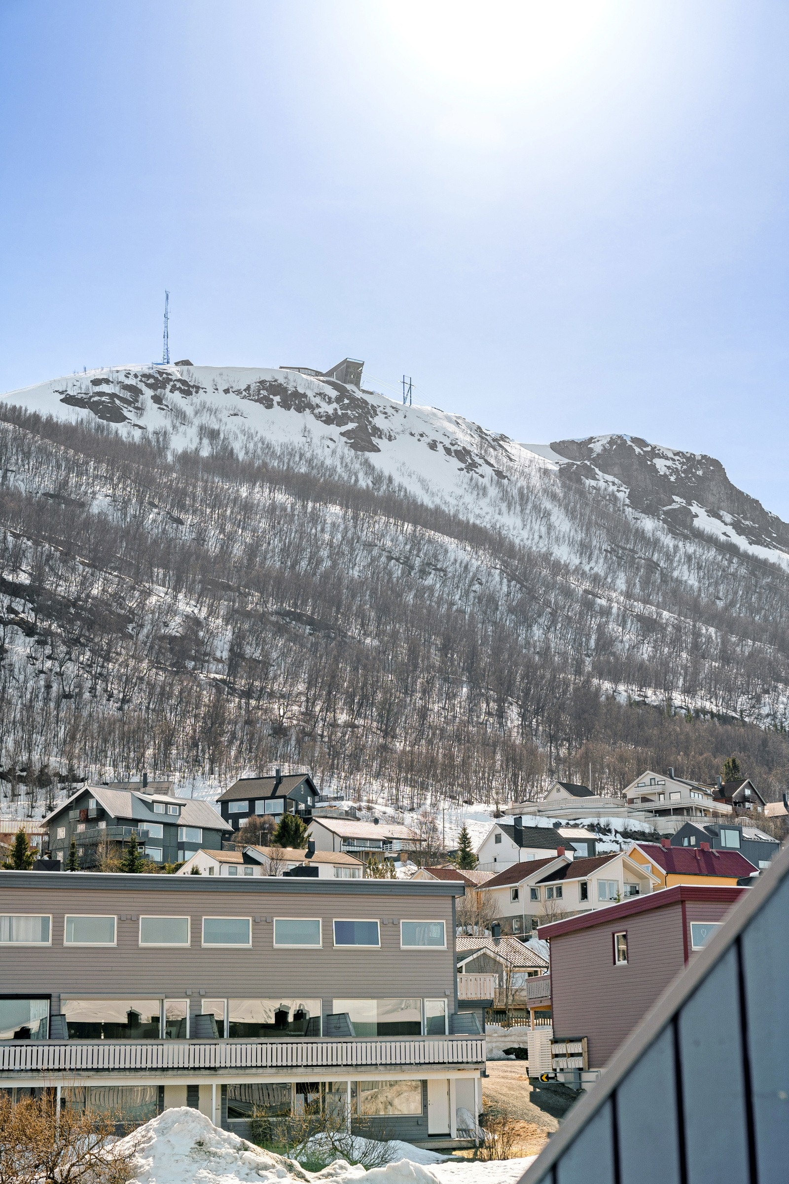 Fantastisk utsikt mot fjellheisen. Galleribilde