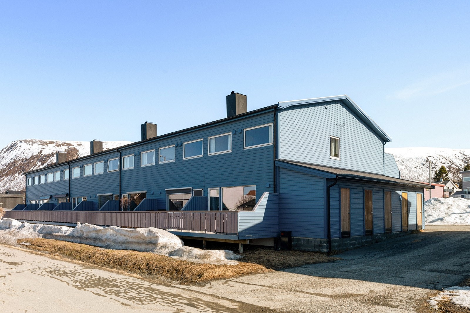 Rekkehuset disponerer bod på ca. 5 kvm ved inngangen. Galleribilde