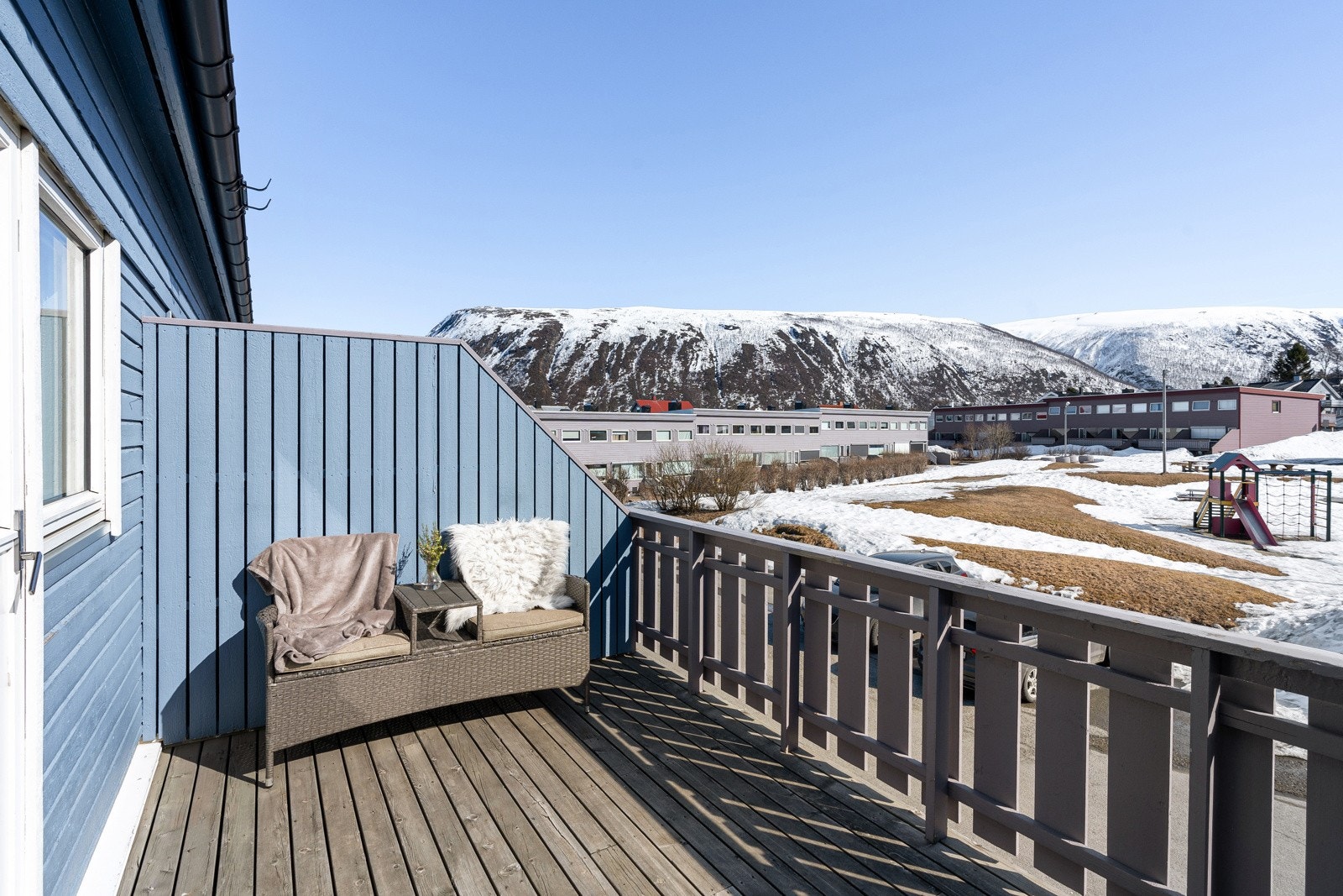 Med boligens 2 verandaer kan du flytte deg etter solen. Galleribilde