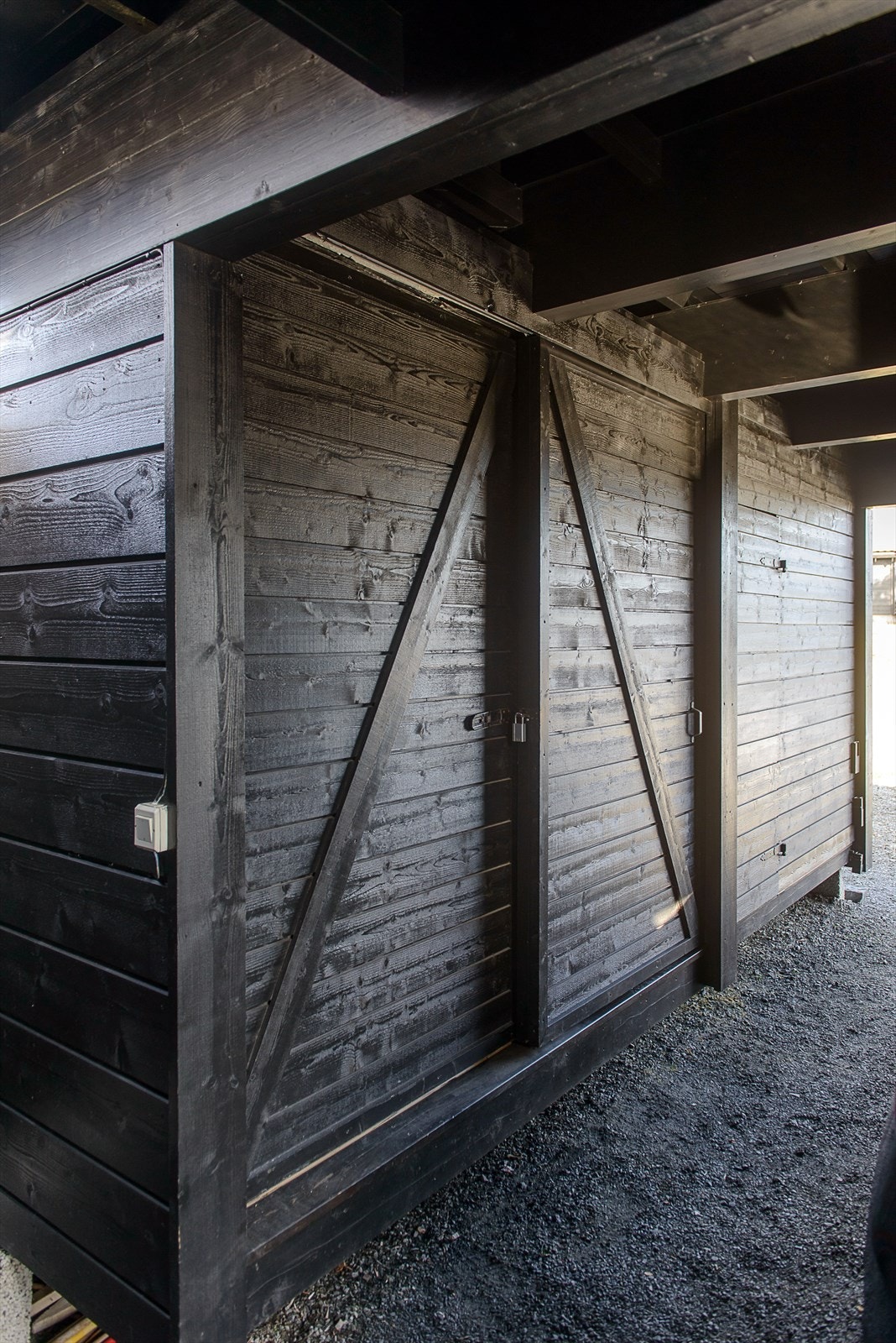 Bod med adkomst fra carporten. Galleribilde
