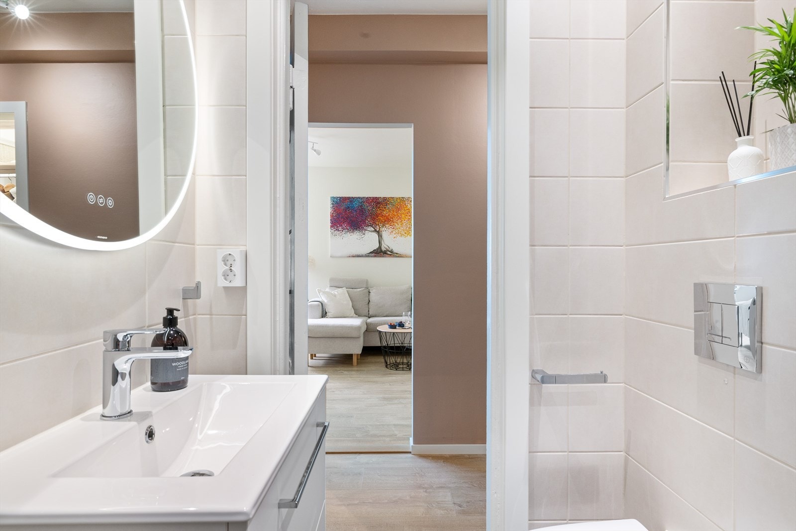 - Det er varmekabler i gulv og varmtvann er inkludert i felleskostnadene - Galleribilde